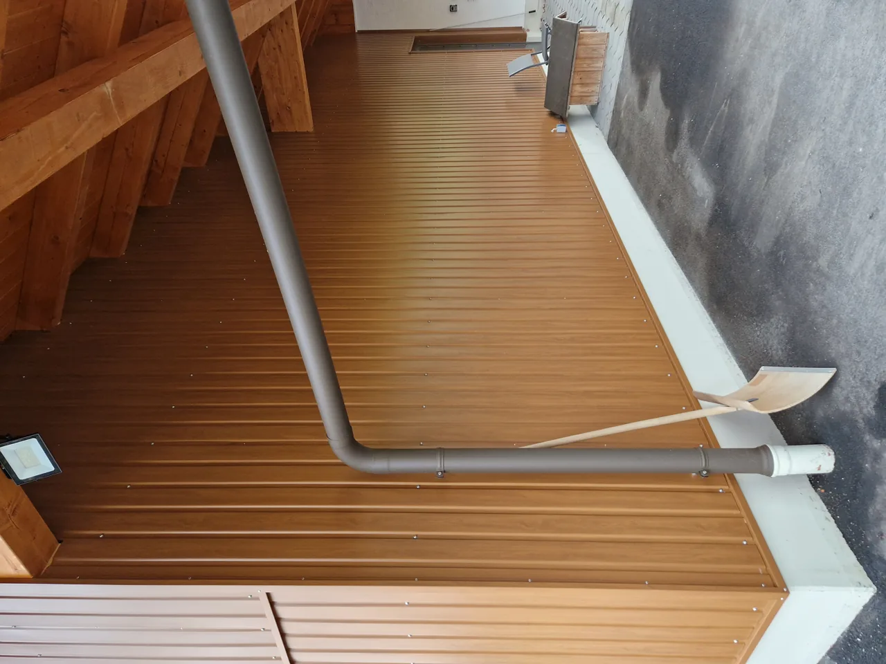 Garagenverkleidung in Holzoptik